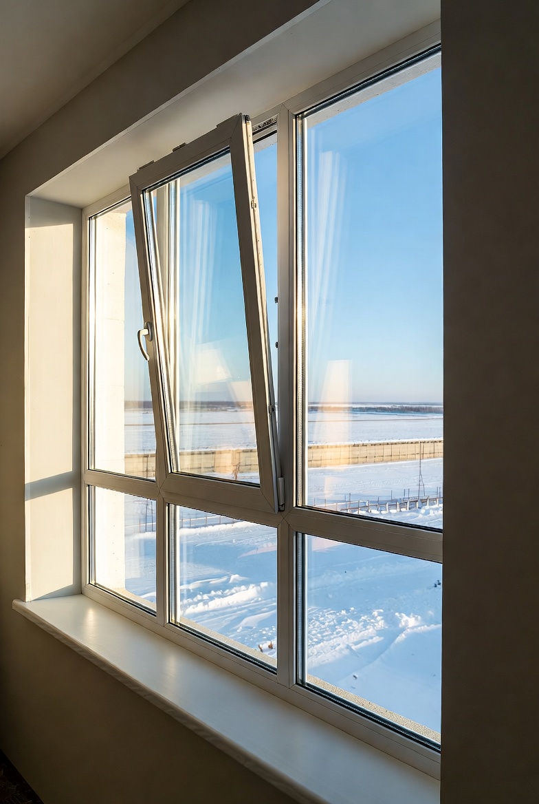 Современные тёплые пластиковые окна в квартире Оренбурга